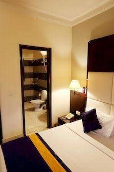 OYO Rooms Signature Tower0