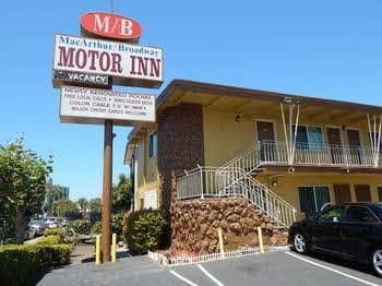 M B Motor Inn M B Motor Inn