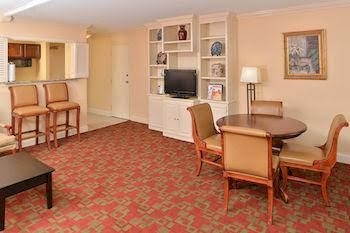 Chateau Suite Hotel Downtown Shreveport1