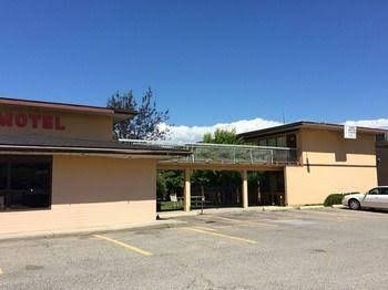 Hospitality Courtyard Inn4