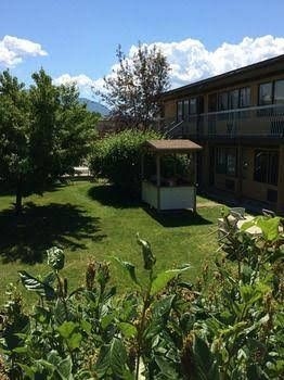 Hospitality Courtyard Inn0