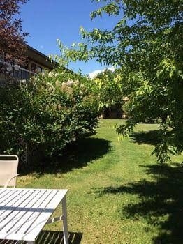 Hospitality Courtyard Inn1