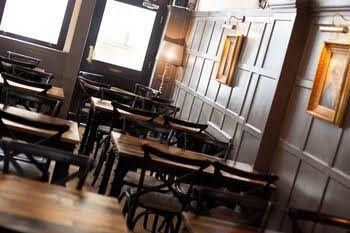 เดอะ วัน ทัน ผับ แอนด์ รูมส์ (The One Tun Pub & Rooms)3