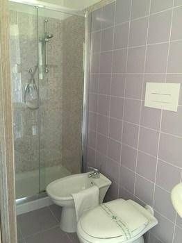 โรงแรมคริสแมร์ (Chrismare Hotel)0