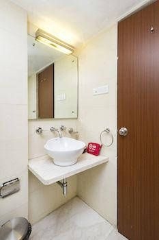 OYO Premium Cunningham Road1