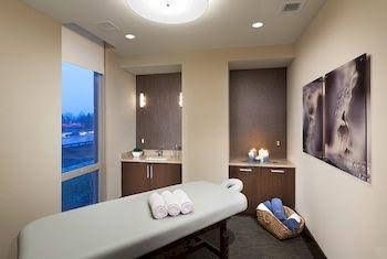 Luxury Apartments at Reston Town Center1