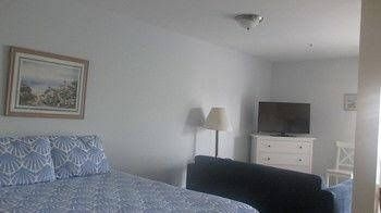 The Lynwood Inn2
