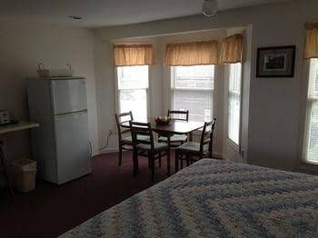 The Lynwood Inn4