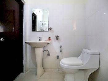 OYO Rooms DLF Gachibowli1