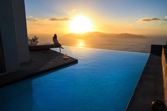 SUITE WITH PRIVATE POOL