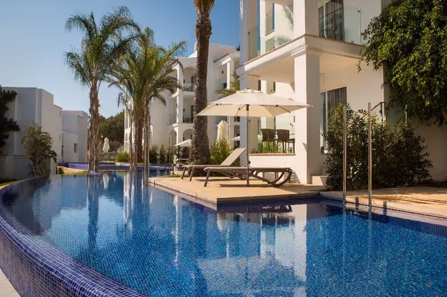 DOUBLE SUPERIOR POOL VIEW