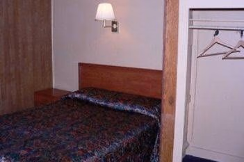 Budget Host Frontier Inn2