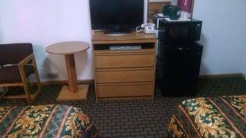 Holiday Motel1