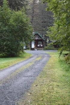 Alaska Creekside Cabins0
