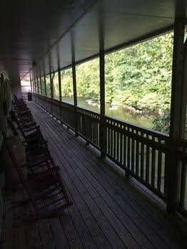 Drama Inn0