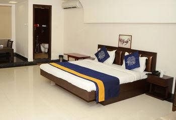 OYO Premium Swaroop Nagar2