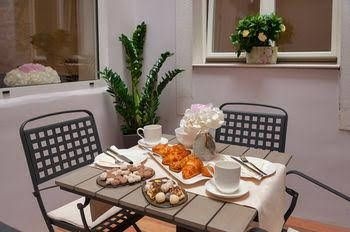Antique Split Luxury Rooms2