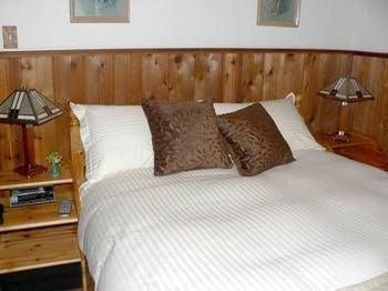 Cedar Song B & B and Cottage3