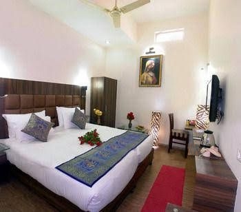 Hotel Dolphinn Agra1