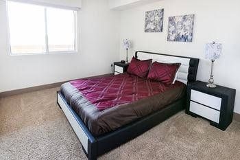 Heaven on Hollywood Furnished Apts-Vine0