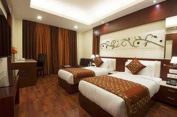 โรงแรมโกลเดน แกรนด์ (Hotel Golden Grand)0