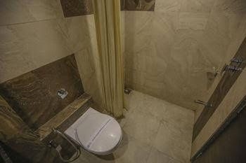 OYO Rooms Thaltej SG Highway0
