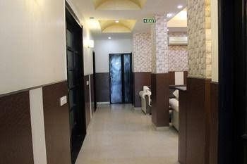 OYO Rooms East of Kailash Extension4