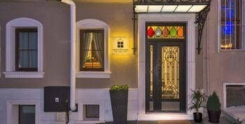 Four Doors Hotel0