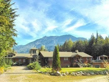 Mulvehill Creek Wilderness Inn3