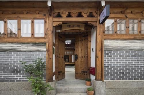 Korean-Style Private Villa with Garden View