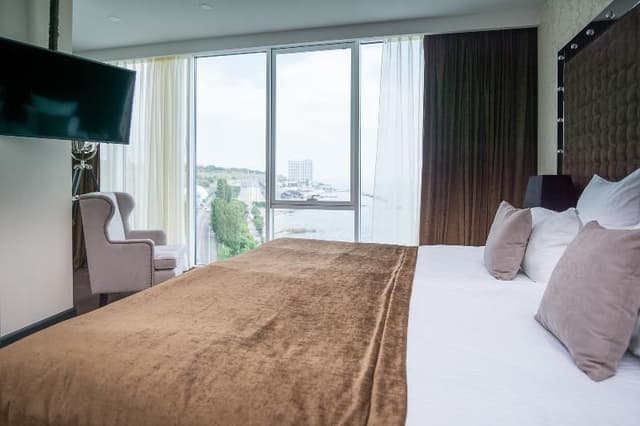 TWIN DELUXE SEA VIEW