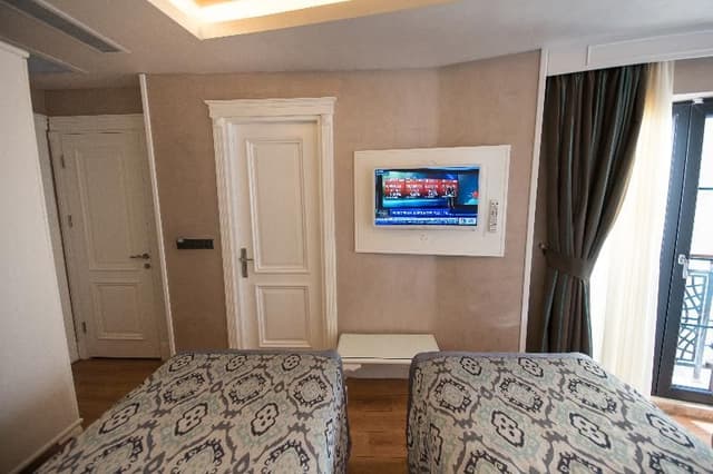 FAMILY ROOM CONNECTING ROOM