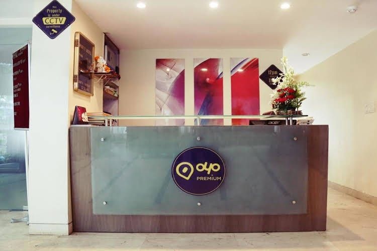 OYO Premium Deccan Apte Road0