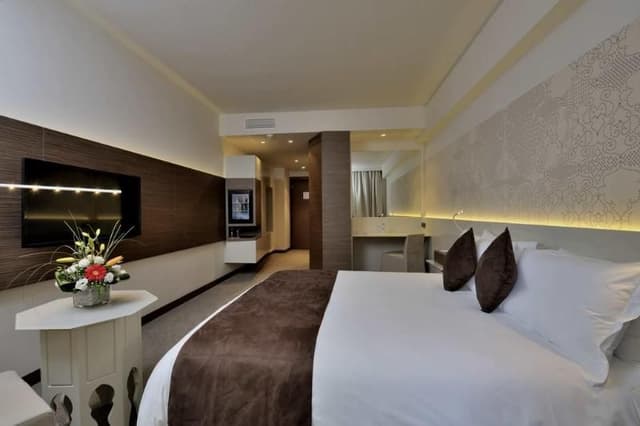 DOUBLE EXECUTIVE