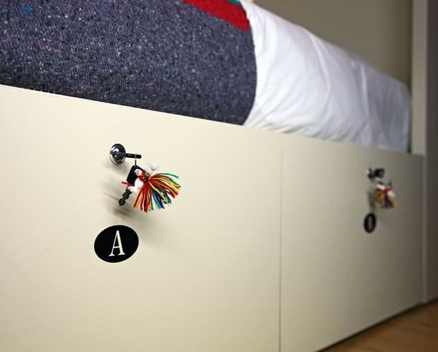 Bed in dormitory WITH SHARED BATHROOM
