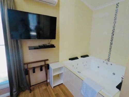 Deluxe Bungalow - (Adult only)