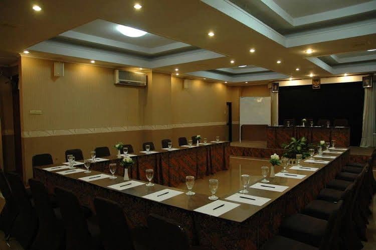 โรงแรมริยาดิพาเลซ โรงแรมริยาดิพาเลซ