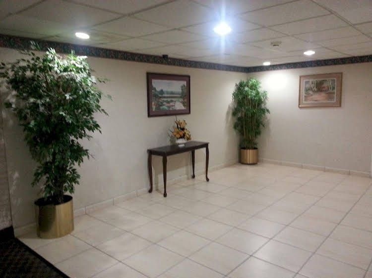 Red Carpet Inn & Suites3