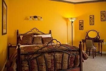 Aztec Hotel2