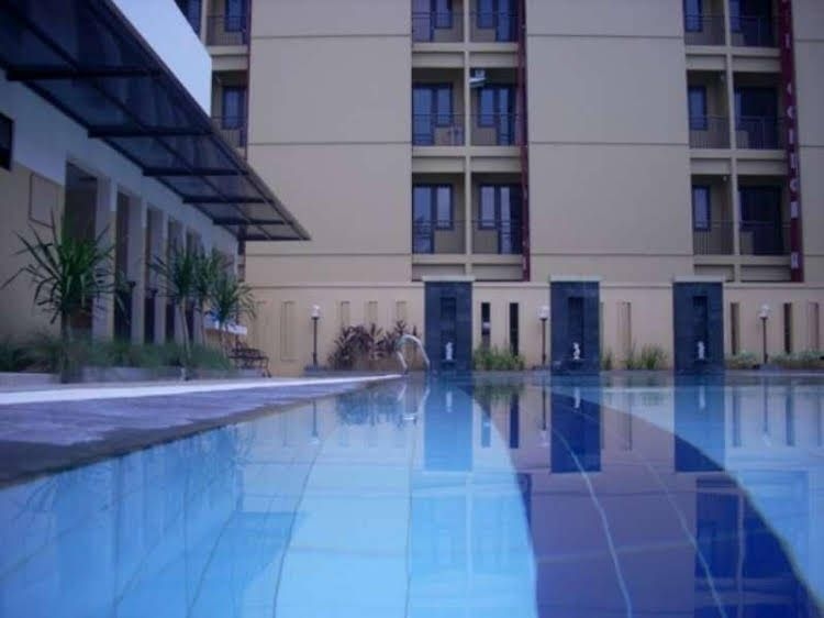 โรงแรมเมโทร (Metro Hotel)0