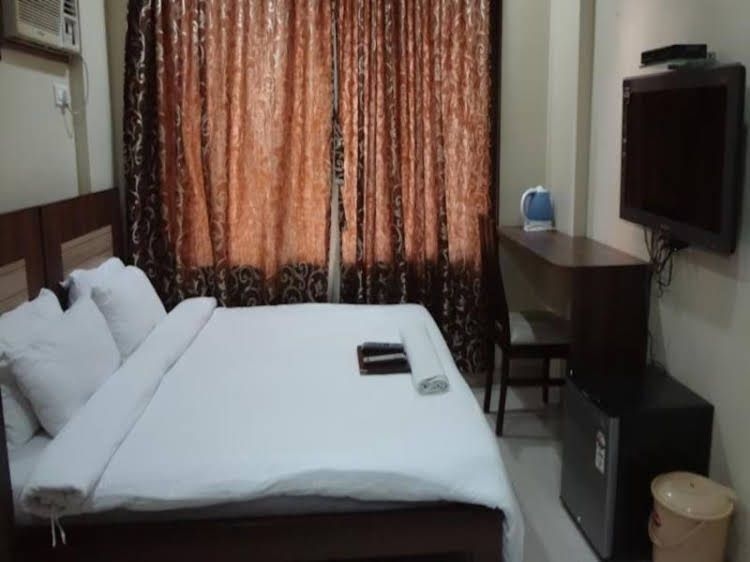 OYO Apartments Powai Lake0
