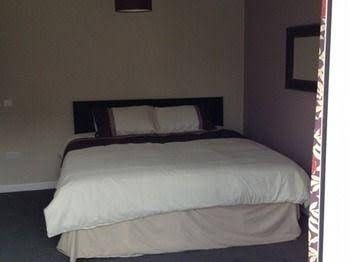 Meadow House2