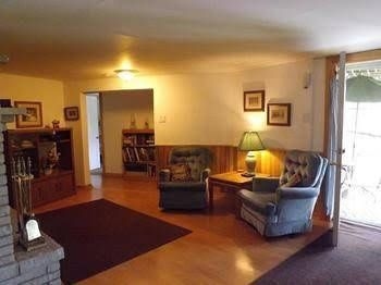 Sunnybrook Farm Garden-level Guest Suite1