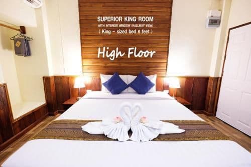 Superior King Room with Corridor View (Interior Window)