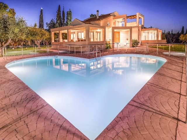 VILLA FOUR BEDROOMS