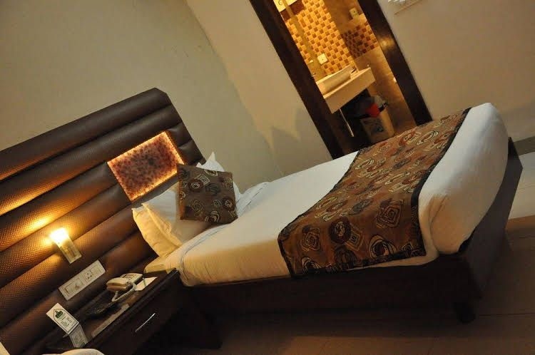 OYO Premium Gwalior City Centre3