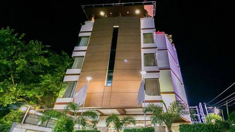 OYO Rooms Radisson Square4