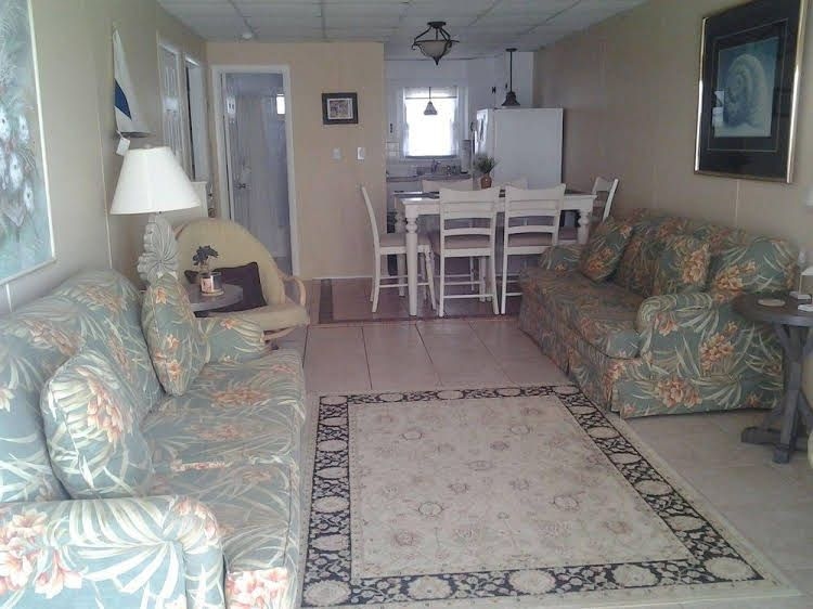 Windjammer Condominiums0