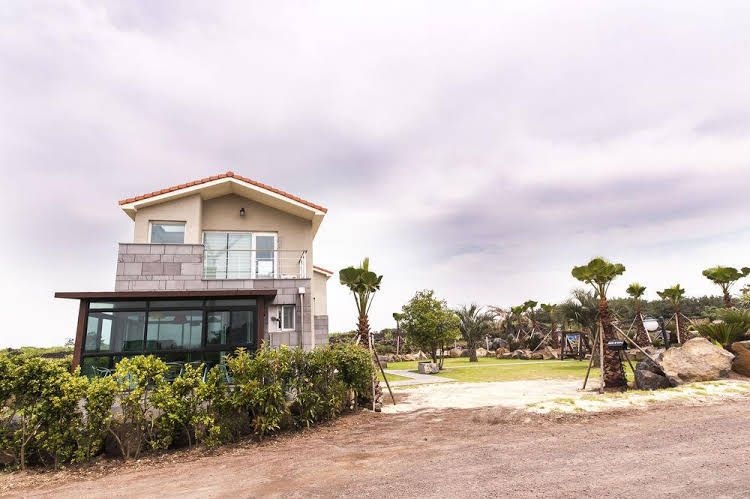 Vitamin Sea House0