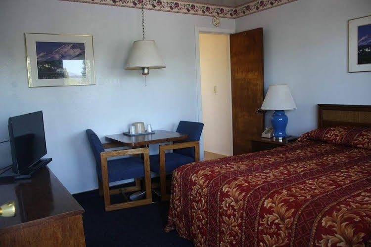 Evergreen Lodge3